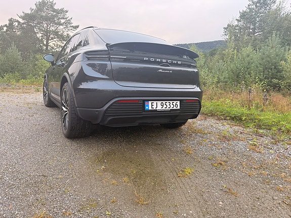 Porsche Macan 4 8 of 30