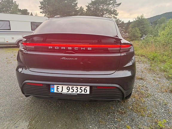 Porsche Macan 4 14 of 30