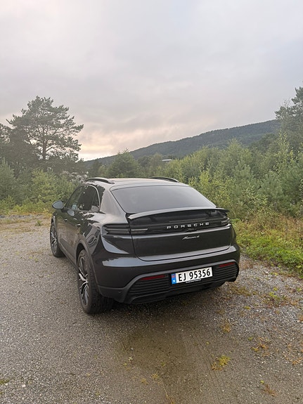 Porsche Macan 4 10 of 30