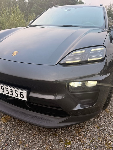 Porsche Macan 4 4 of 30