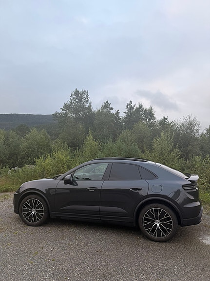 Porsche Macan 4 12 of 30