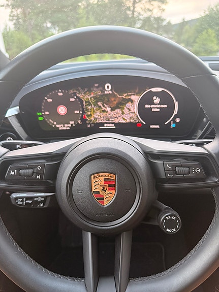 Porsche Macan 4 21 of 30