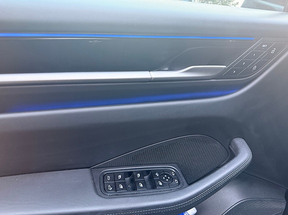 Porsche Macan 4 16 of 30