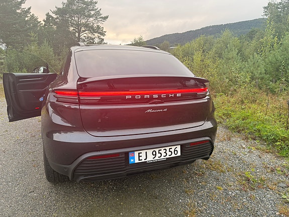 Porsche Macan 4 13 of 30