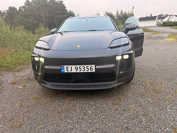 Porsche Macan 4 3 of 30