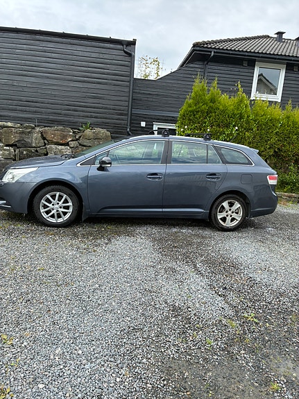 Toyota Avensis 5 of 15
