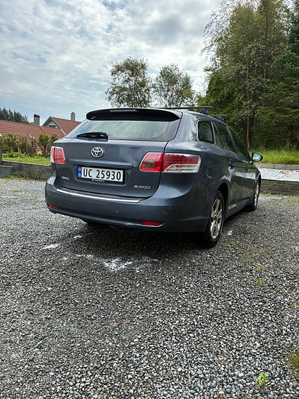 Toyota Avensis 2 of 15