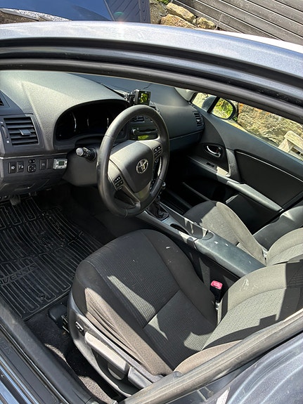 Toyota Avensis 9 of 15