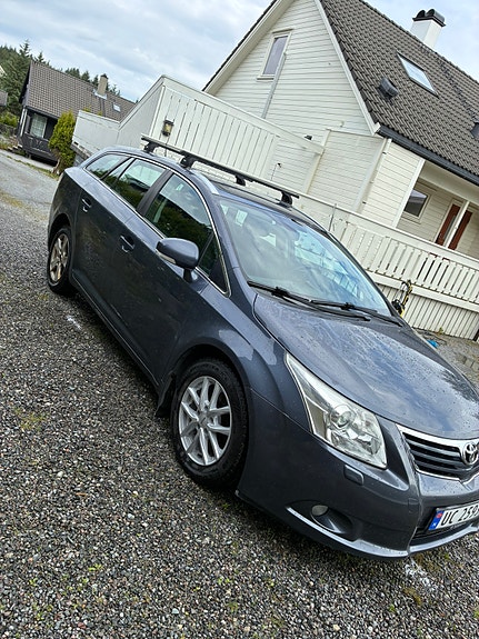 Toyota Avensis 4 of 15