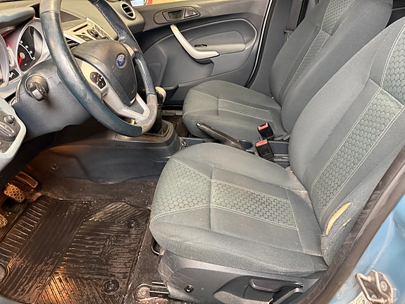 Ford Fiesta 25 of 30