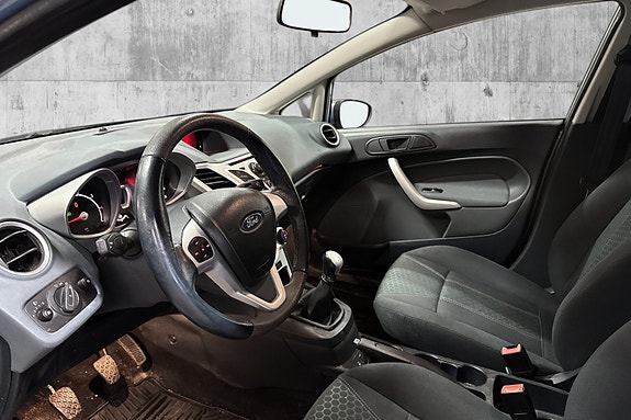 Ford Fiesta 10 of 30