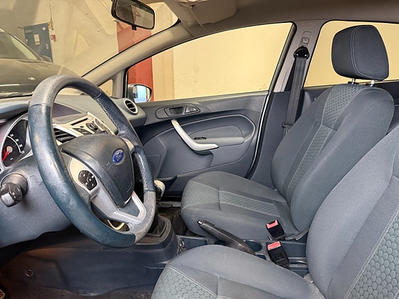 Ford Fiesta 26 of 30