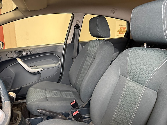Ford Fiesta 27 of 30