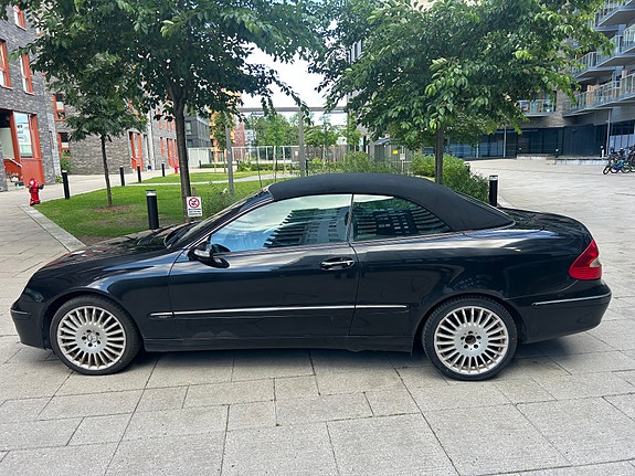 Mercedes-Benz CLK200 2 of 15