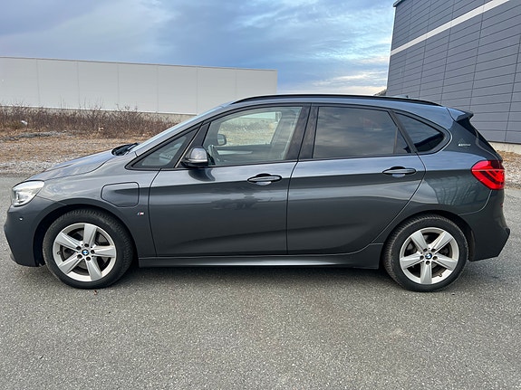 BMW 225xe 2 of 29