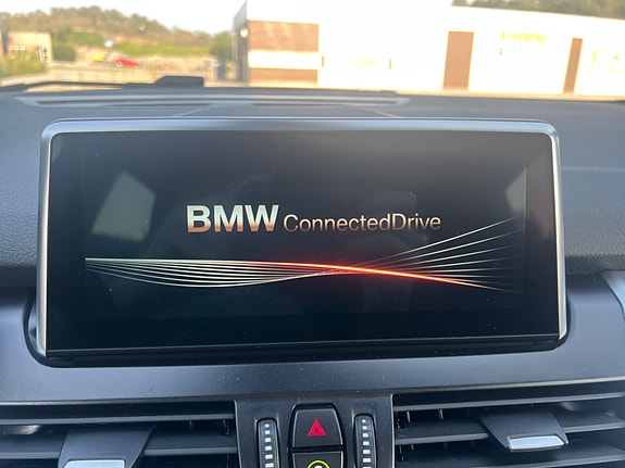 BMW 225xe 18 of 29