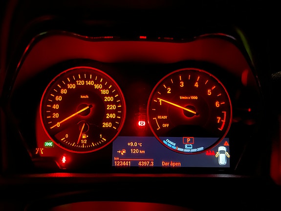 BMW 225xe 25 of 29