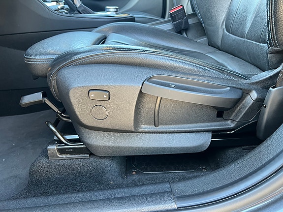 BMW 225xe 17 of 29