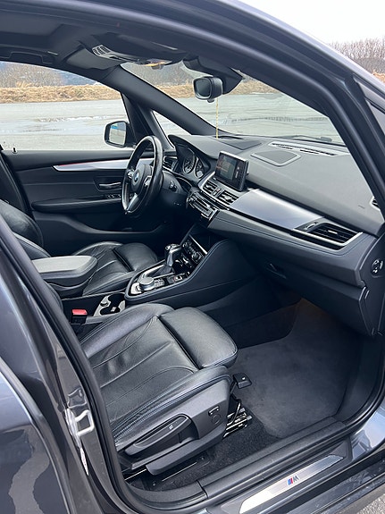 BMW 225xe 12 of 29