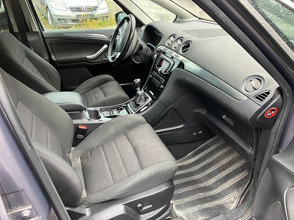 Ford S-MAX 8 of 13