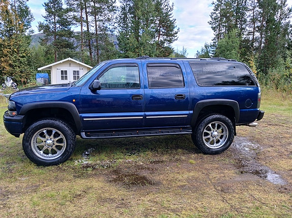 Chevrolet Suburban 7 of 9