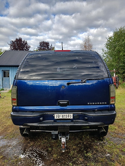 Chevrolet Suburban 5 of 9
