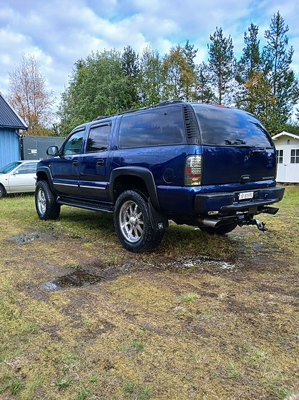 Chevrolet Suburban 6 of 9