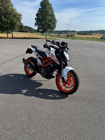 KTM 390 Duke 2 of 8
