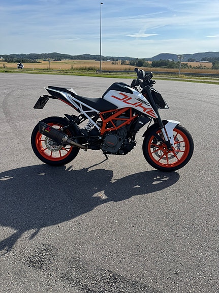 KTM 390 Duke 3 of 8