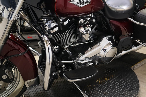 Harley-Davidson Road King 107 2 of 15