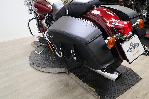 Harley-Davidson Road King 107 13 of 15