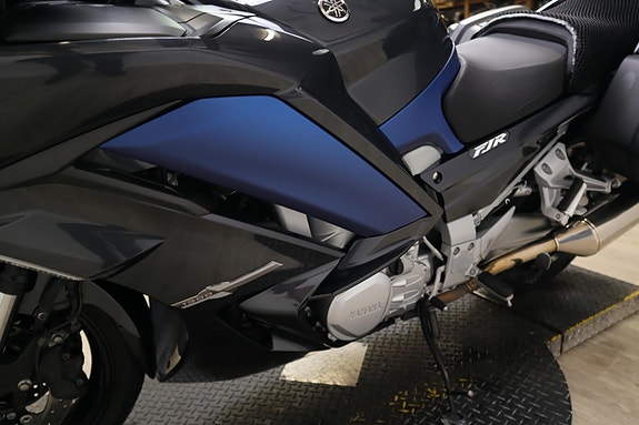 Yamaha FJR 1300 ABS 12 of 16