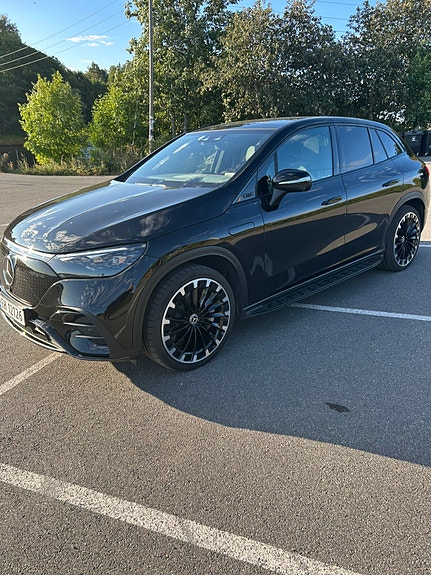 Mercedes-Benz EQE SUV 3 of 10