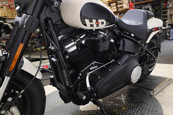 Harley-Davidson Softail Fat Boy 114 2 of 14