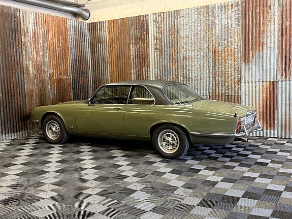 Jaguar XJ 14 of 30