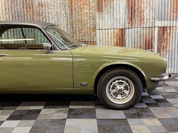 Jaguar XJ 4 of 30