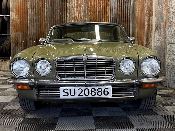 Jaguar XJ 10 of 30