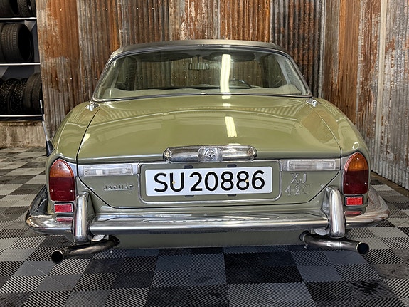 Jaguar XJ 20 of 30