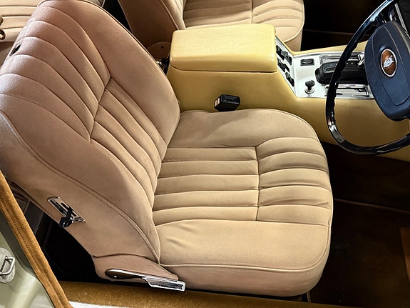 Jaguar XJ 27 of 30