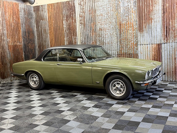 Jaguar XJ 3 of 30