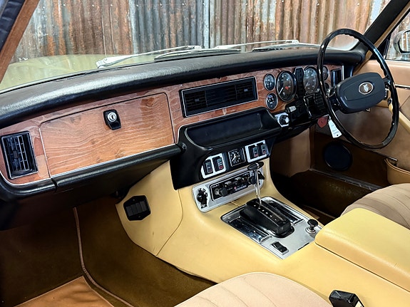 Jaguar XJ 24 of 30