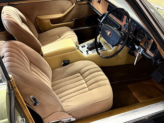 Jaguar XJ 26 of 30