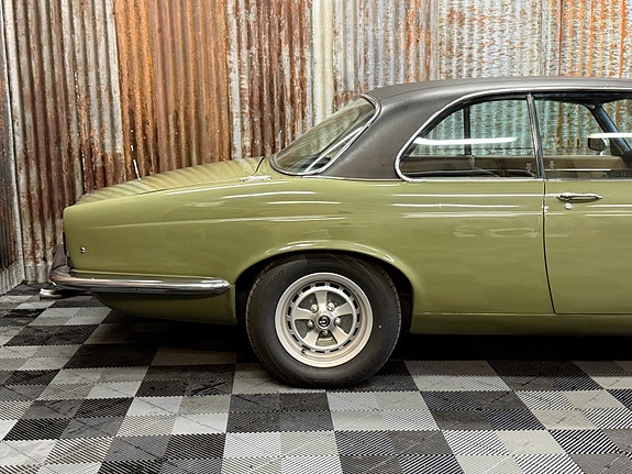 Jaguar XJ 5 of 30