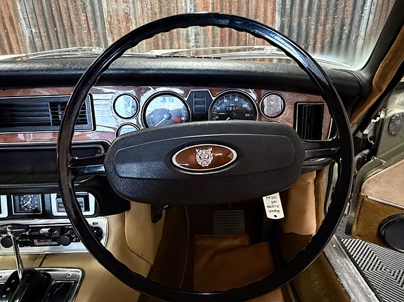 Jaguar XJ 29 of 30