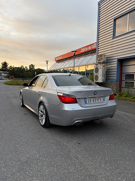BMW 525d 3 of 9