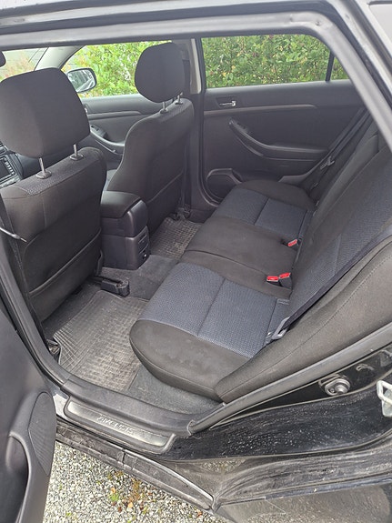 Toyota Avensis 7 of 9