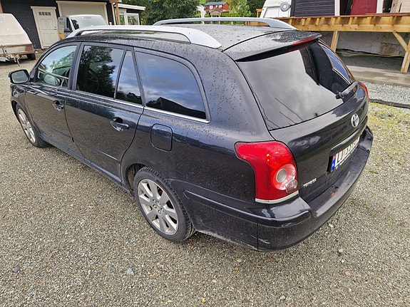 Toyota Avensis 4 of 9