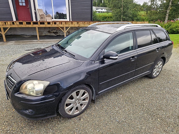 Toyota Avensis 3 of 9
