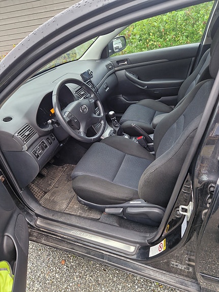 Toyota Avensis 9 of 9