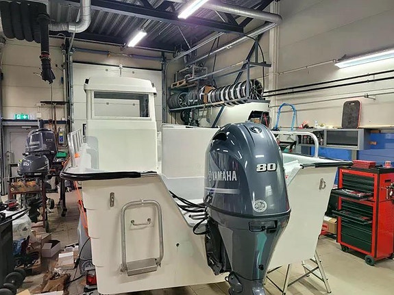 Øien 710 FH med Yamaha F80 2 of 8